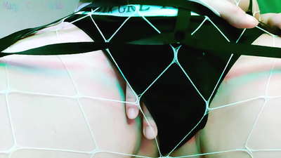 ג'ינג'ית מסבירה איך להזיז את הזין שלה ומציגה את הכוס שלה - מילים מלוכלכות